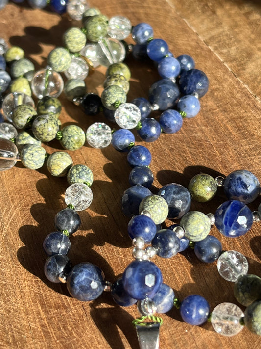 Équilibre - Sodalite & Serpentine