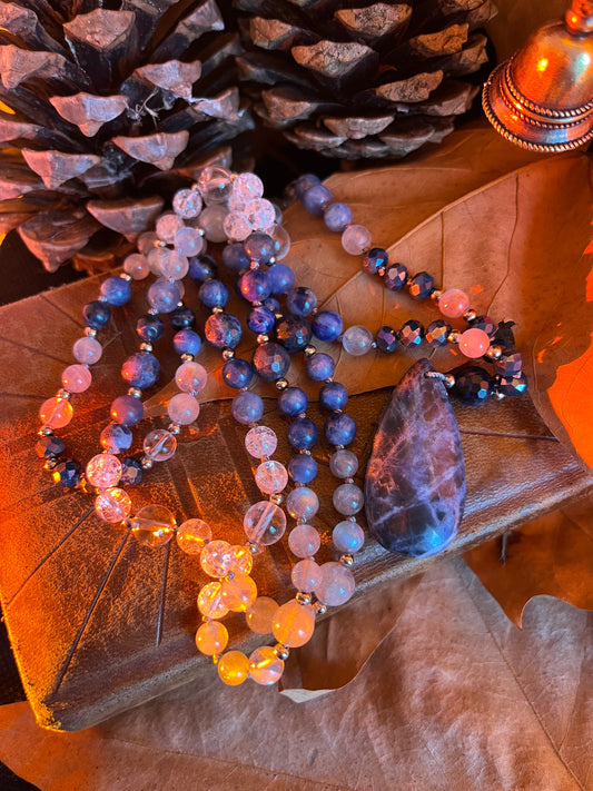Mala “Hibou” – Labradorite, sodalite et cristal de roche – Bijou spirituel d’intuition – Rituel Samhain – Lithothérapie – Âmélya