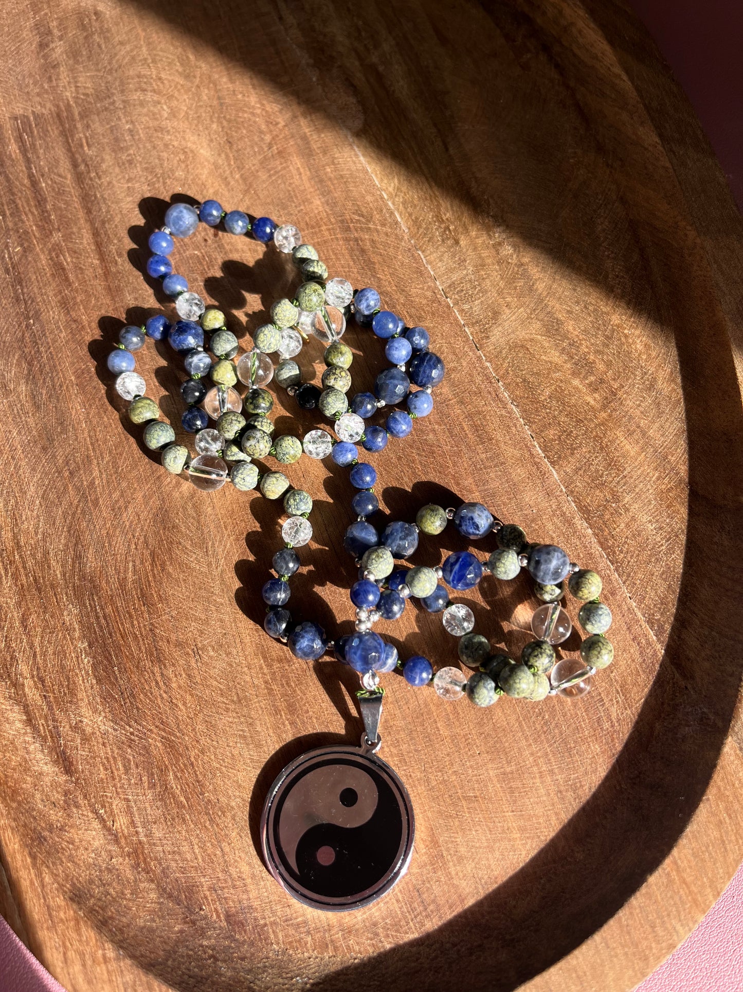 Équilibre - Sodalite & Serpentine