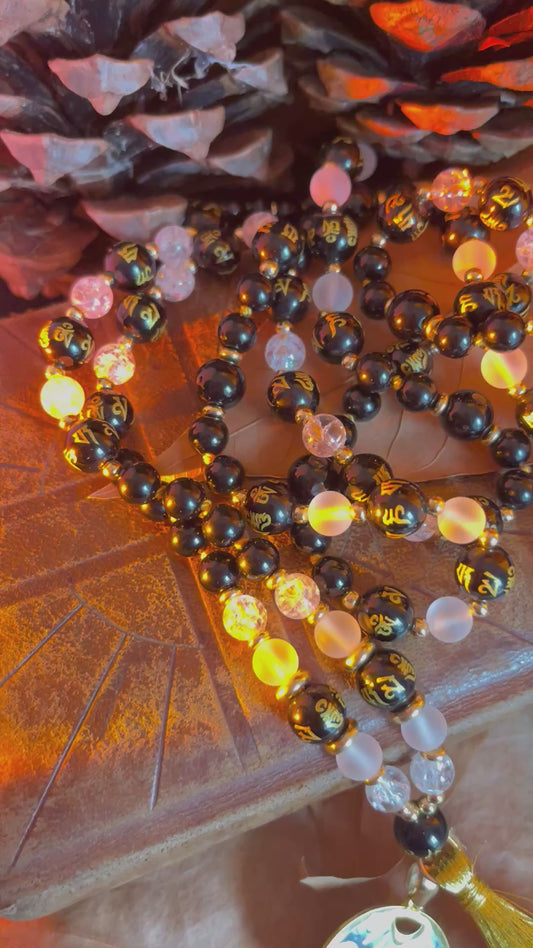 Mala “Nuit Sacrée” Onyx, obsidienne, œil céleste et cristal de roche  Bijou spirituel de protection – Rituel Samhain – Lithothérapie samhain